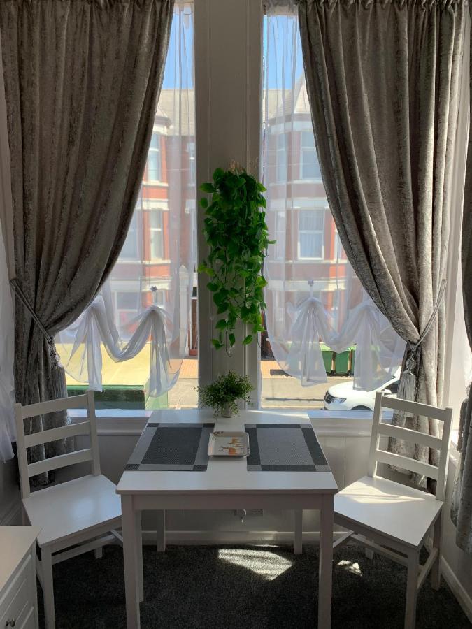 The George Guest House Бринлингтон Экстерьер фото