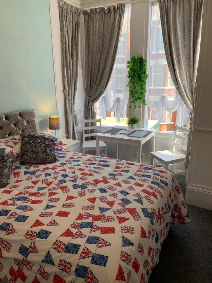 The George Guest House Бринлингтон Экстерьер фото
