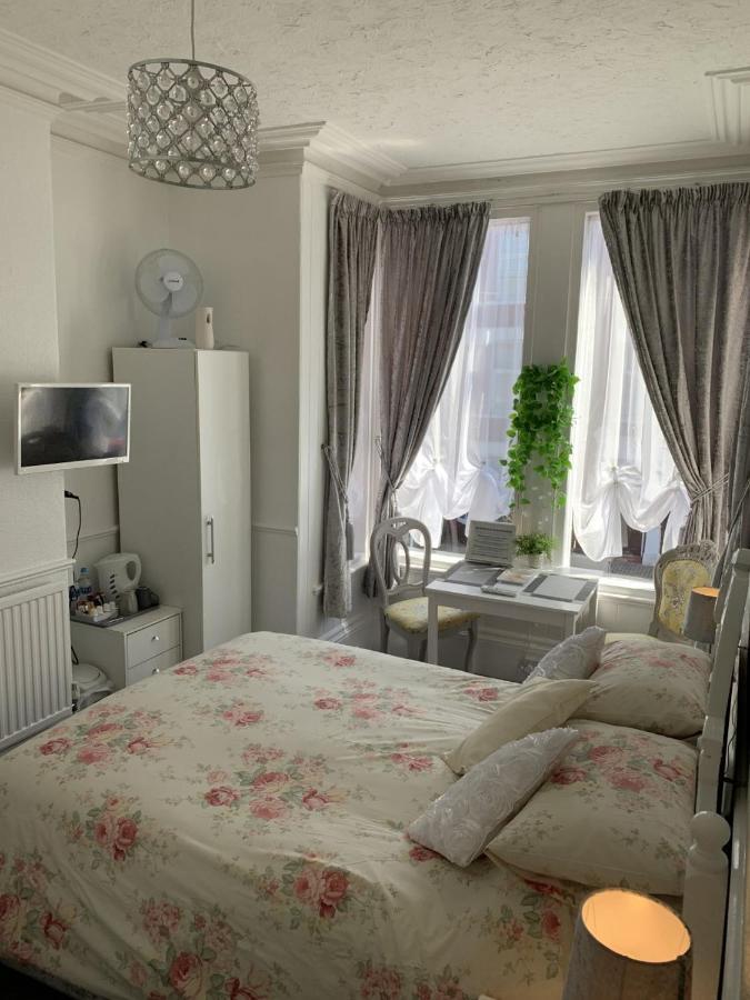 The George Guest House Бринлингтон Экстерьер фото